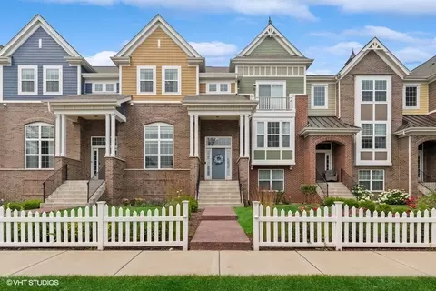 4170 Royal Mews Cir, Naperville, IL 60564