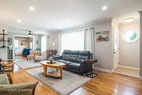 640 Mohave St, Hoffman Estates, IL 60169 photo 2