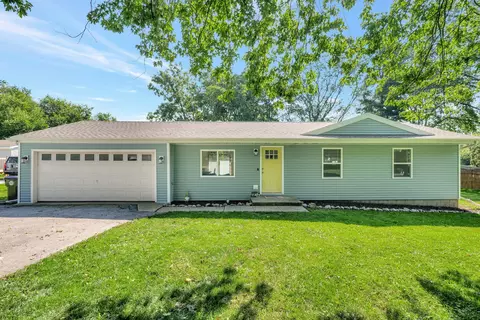 11 Circle Dr, Saybrook, IL 61770 photo 2