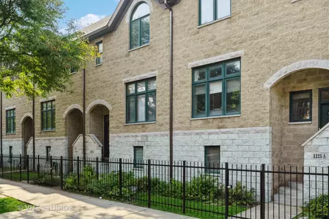 1131 E Hyde Park Blvd #B, Chicago, IL 60615