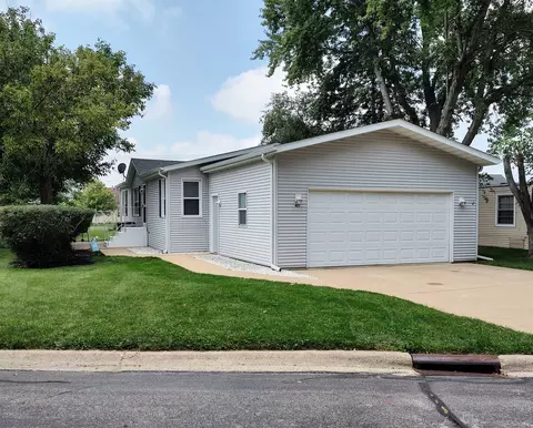 411 Spruce Dr, Belvidere, IL 61008