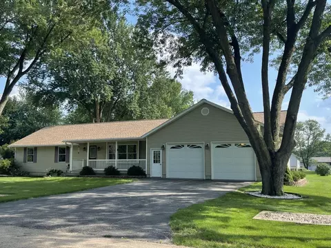 235 W Clark St, Amboy, IL 61310