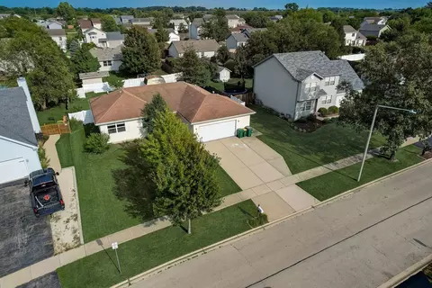 912 Redwood Dr, Elwood, IL 60421