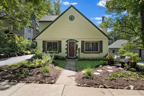 913 South Ave, Saint Charles, IL 60174