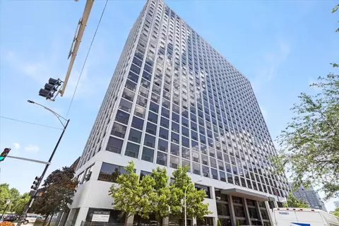 4343 N Clarendon Ave #1110, Chicago, IL 60613