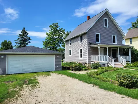 240 Maple St, Paw Paw, IL 61353
