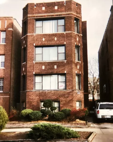 8009 S Phillips Ave, Chicago, IL 60617
