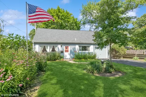 1002 Ridge Rd, Highland Park, IL 60035