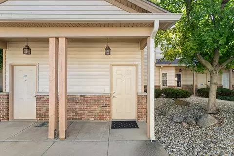 3742 Thornhill Dr #3742, Champaign, IL 61822