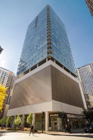 550 N Saint Clair St #1706, Chicago, IL 60611