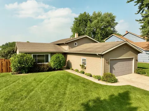 5502 W Winding Creek Dr, Mchenry, IL 60050