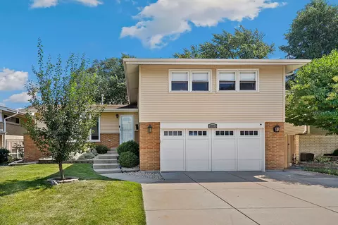 10425 Georgia Ln, Oak Lawn, IL 60453