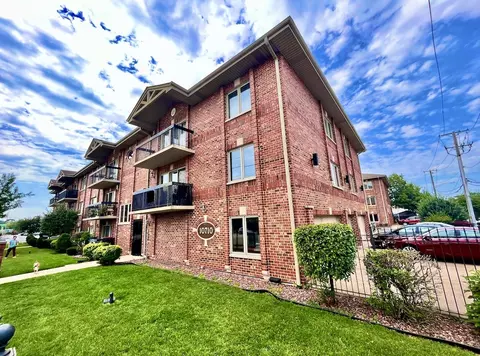 10710 Central Ave #2E, Chicago Ridge, IL 60415