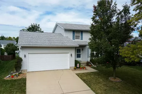 2821 Rocksbury Dr, Bloomington, IL 61705