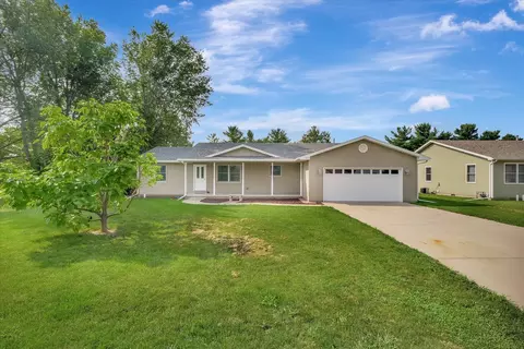 111 Fox Run Ct, Le Roy, IL 61752