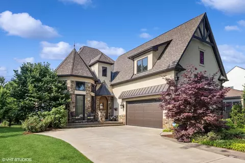 250 E Vallette St, Elmhurst, IL 60126