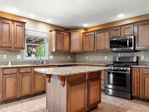 1266 N Pointe Dr, Normal, IL 61761 photo 3