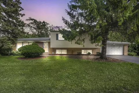 2125 Sprucewood Ave, Des Plaines, IL 60018