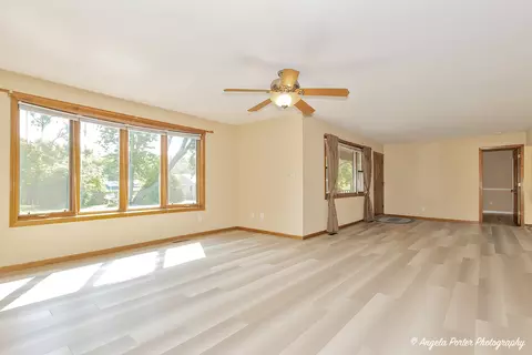 5801 Acorn Ln, Mchenry, IL 60051 photo 4