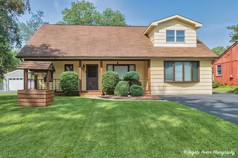 5801 Acorn Ln, Mchenry, IL 60051