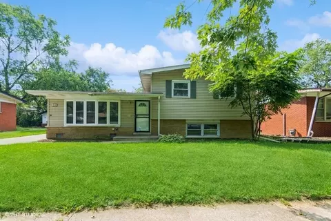 848 W Terrace Dr, Glenwood, IL 60425