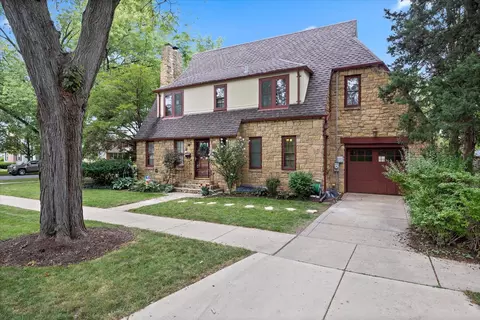 819 Oak Ave, Aurora, IL 60506