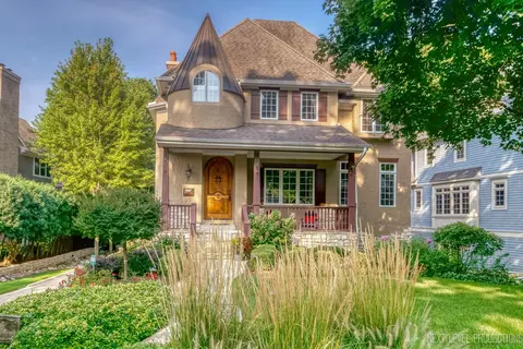 463 S Columbia St, Naperville, IL 60540