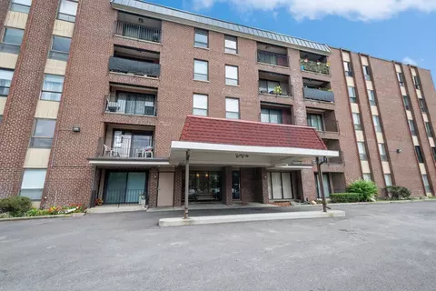 6330 Lincoln Ave #5D, Morton Grove, IL 60053