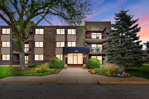 470 Raintree Ct #1K, Glen Ellyn, IL 60137
