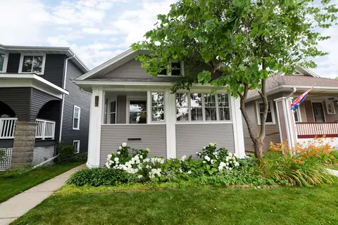 737 N Humphrey Ave, Oak Park, IL 60302