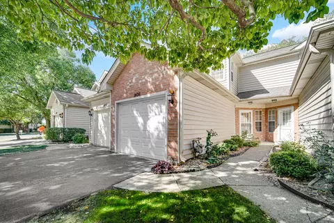 1406 Golfview Dr, Glendale Heights, IL 60139