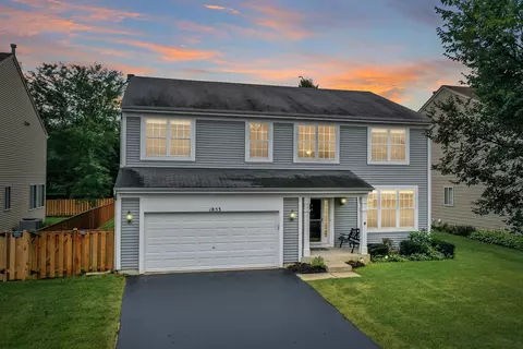 1853 Lake Bluff Ln, Pingree Grove, IL 60140