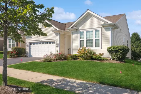 3121 Rockwell Cir, Mundelein, IL 60060