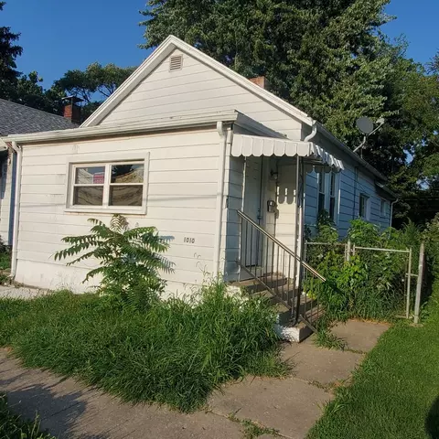 1010 N 5th St, Champaign, IL 61820