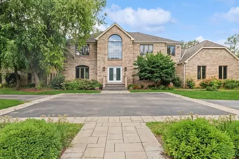 2 Royal Way, Barrington Hills, IL 60010