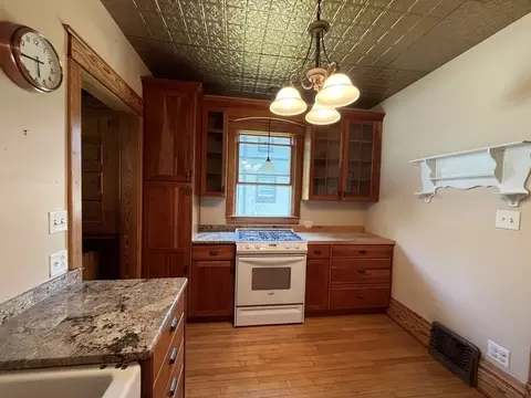 464 Arlington Ave, Elgin, IL 60120 photo 8