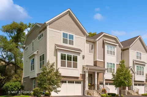 890 W Chase Ln W, Palatine, IL 60067