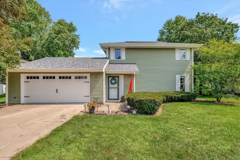 1002 Center St, Mahomet, IL 61853