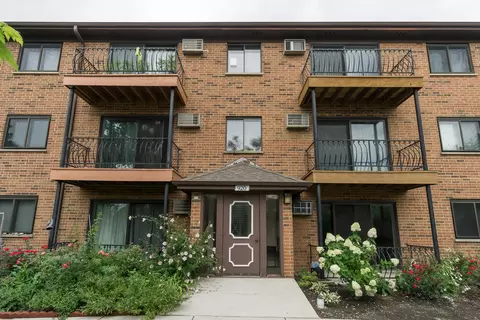 920 W Irving Park Rd #201, Bensenville, IL 60106