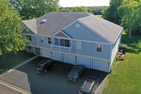 1194 Ballantrae Pl #D, Mundelein, IL 60060