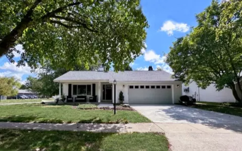 1601 Harbor Point Dr, Champaign, IL 61821 photo 3
