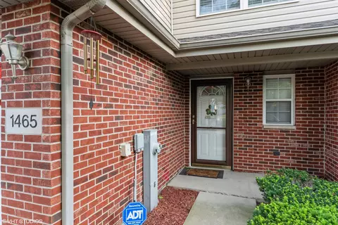 1465 Berta Dr, Crest Hill, IL 60403