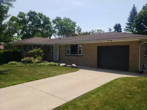 2301 8th Pkwy, Waukegan, IL 60085