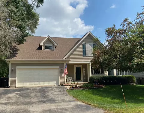 5508 Oakwood Dr, Oakwood Hills, IL 60013