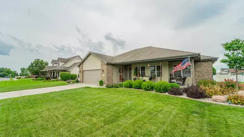 10836 Manor Dr, Saint John, IN 46373