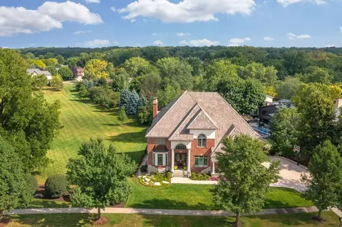 252 Claremont Dr, Naperville, IL 60540