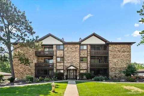 5965 Lakeside Pl #302, Tinley Park, IL 60477