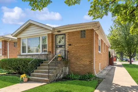 5759 W Montrose Ave, Chicago, IL 60634
