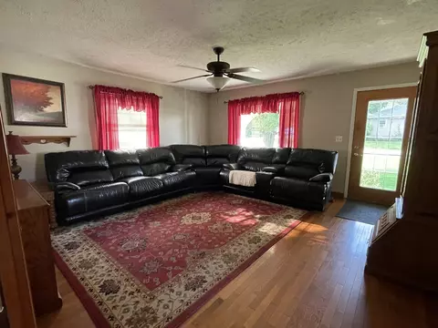 500 E Walnut St, Metamora, IL 61548 photo 9