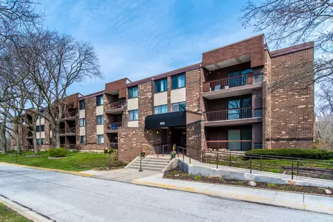 460 Raintree Ct #2K, Glen Ellyn, IL 60137